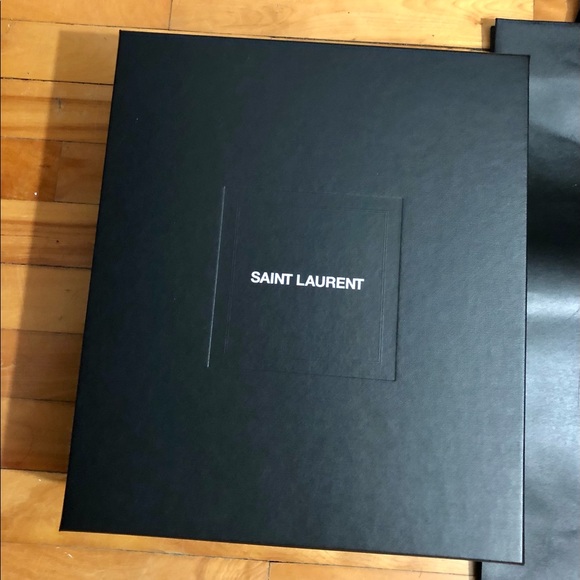 Authentic Chanel Magnetic Gift boxes and shopping bags collections - Picture 15 of 16